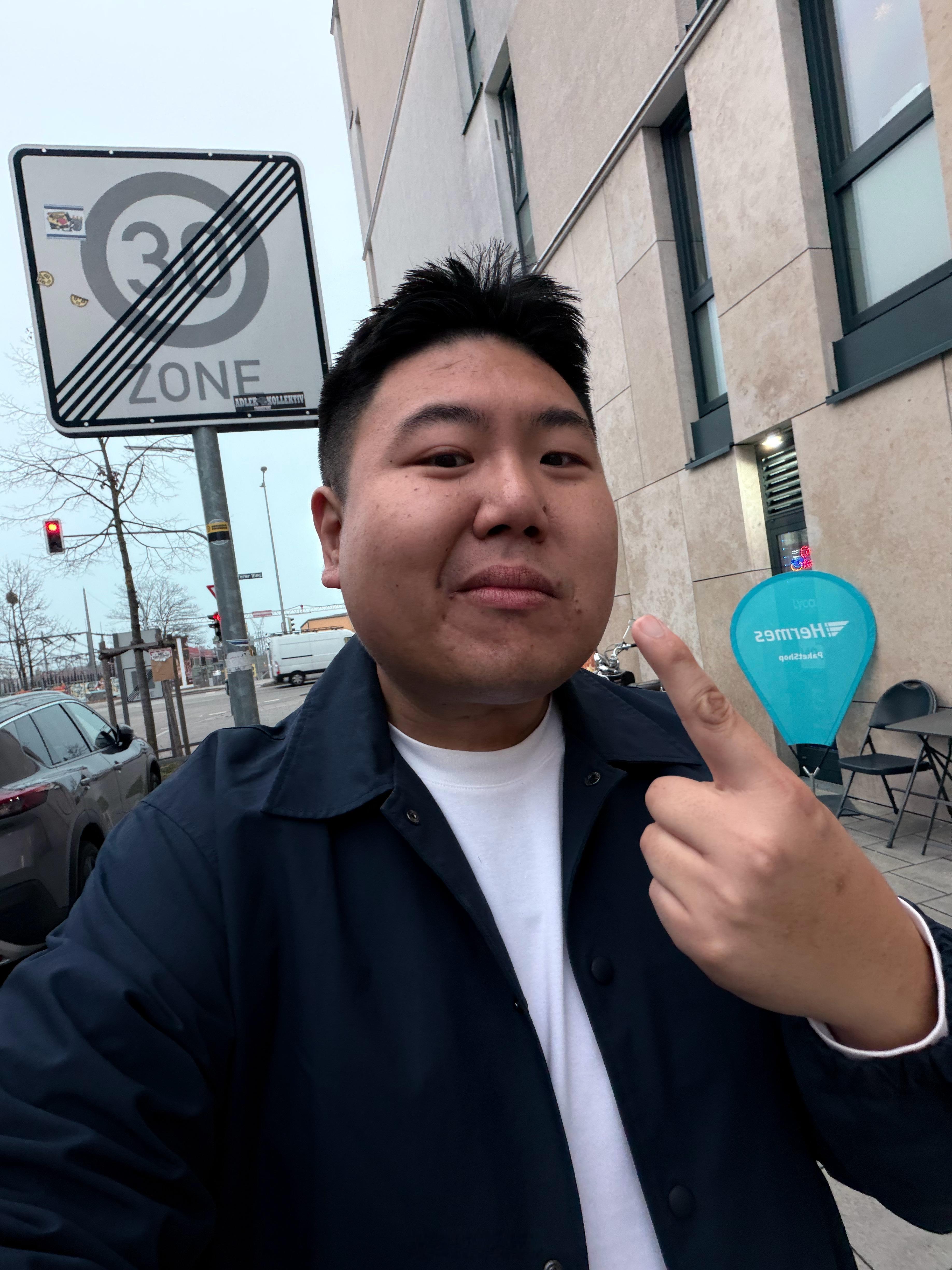 在德国花了30欧元理了个发，我咋感觉我越看越像太阳………德国·慕尼黑