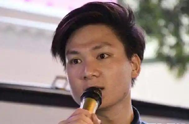 “港独”陈家驹：叫嚣“让香港重归英国”，潜逃英国后在线乞讨. 几年前，陈家驹