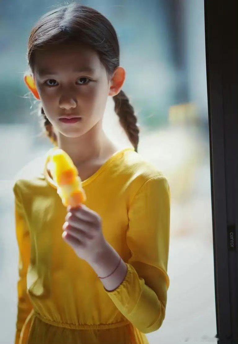 黄磊孙莉的女儿多妹这精灵耳好特别，长着一股聪明人儿的机灵劲儿，太可爱了🤩