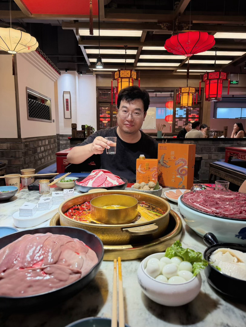 凌晨成都火锅配白酒，我最爱的酱酒摘要成都
