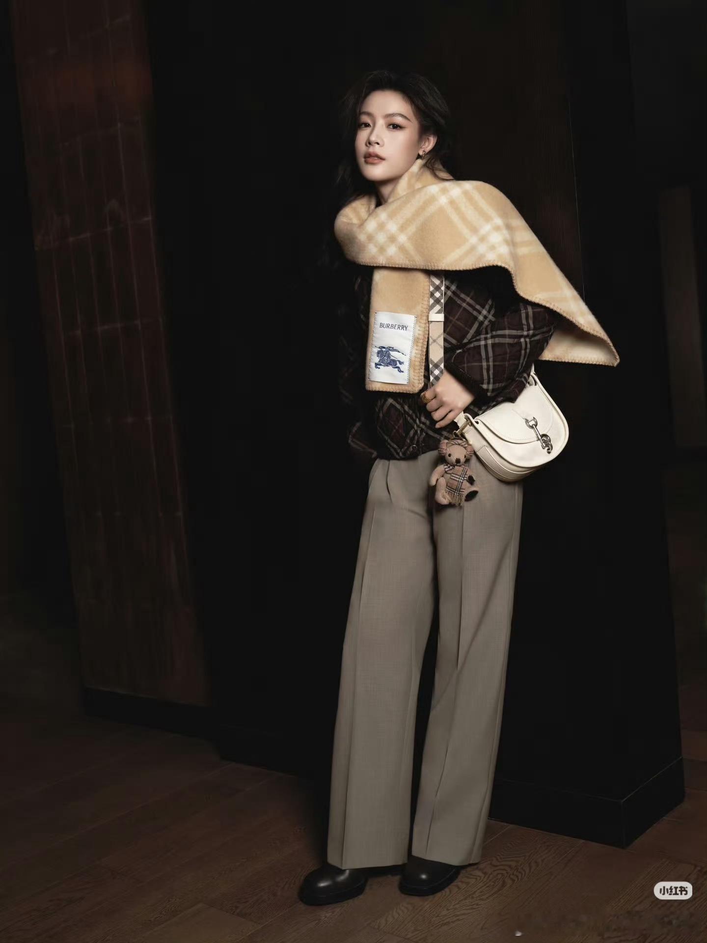 陈丽君Burberry全新推广大片，暖fufu的