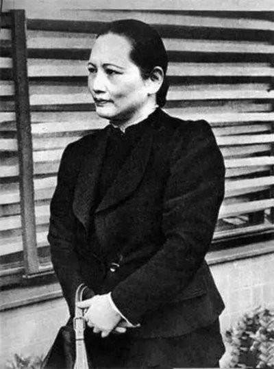 宋庆龄死前有一个习惯：揭秘其真实内心，她对孙中山的真实感情被揭露。1981年5月
