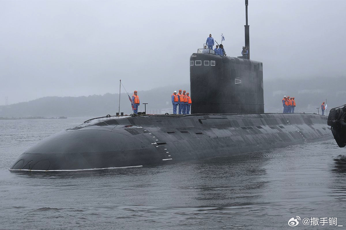 俄太平洋舰队B-603“沃尔霍夫”号潜艇（636.3型）近日完成40天远海执勤，