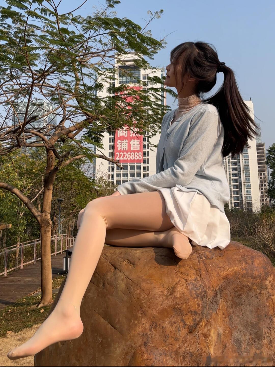 丝袜搭配百褶裙~​​​