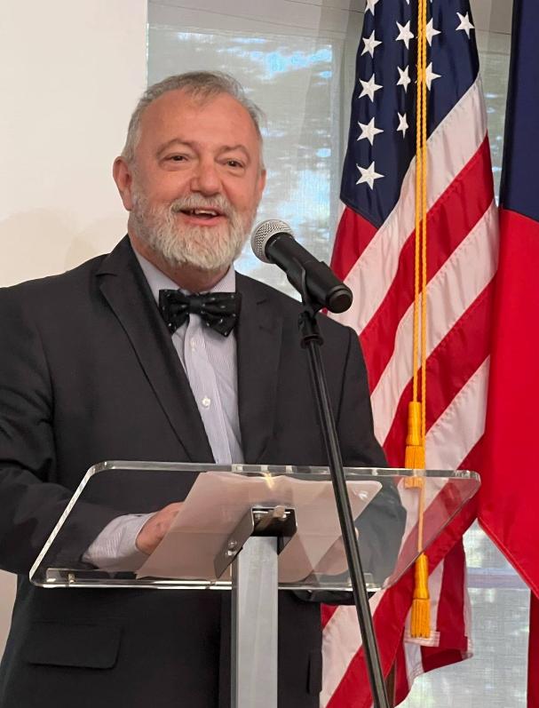 急了，捷克喊话中国!在当地时间1月15日，捷克新任总理巴比什的国家安全顾问克莫尼