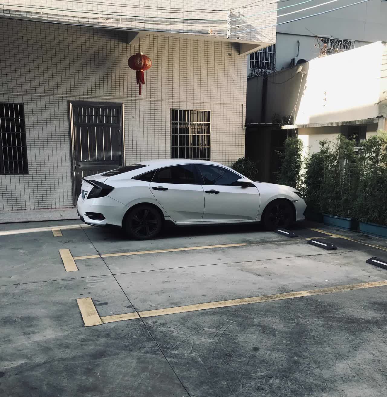 现在考驾照比以前难多了，科目一和科目四增加很多题目。科目二和科目三也提高