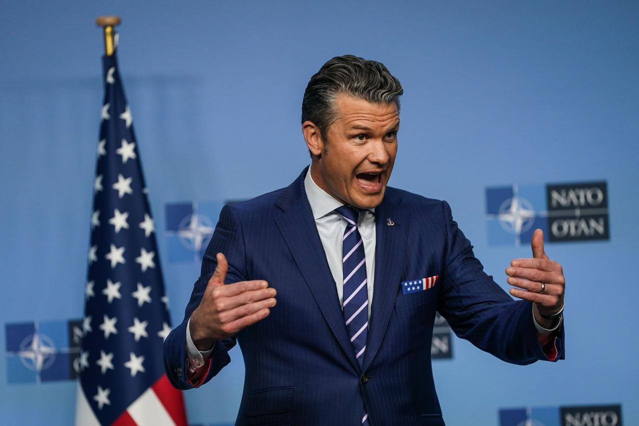 最近刷到美防长的操作真的越品越离谱！对着全世界喊话，让各国排着队给美国总统说“谢