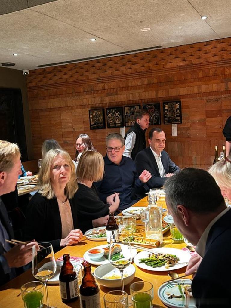 联合早报今天（1月29日）报道：“英国首相斯塔默星期三（1月28日）抵达中国首都