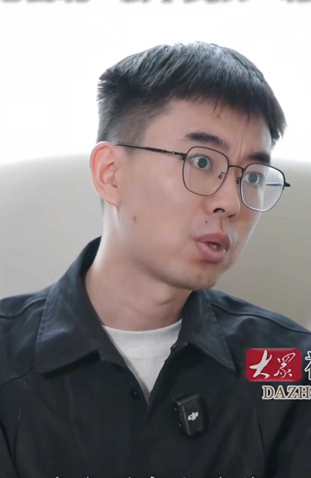 耿同学接受最新专访这位北航肄业的博士没有卖惨，反而直接甩出一句炸裂金句：“骂杰