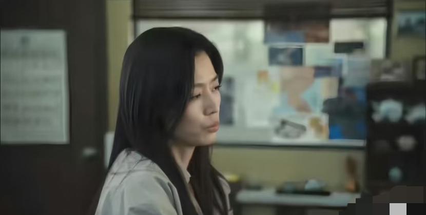 演员全智贤不得不走了不是离开剧组了而是这件事之后，她终于可以回去她的老家韩国
