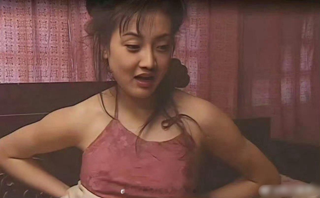 牛莉和她老公年轻时候的照片，原来那时候就已经很漂亮了[思考]​​​