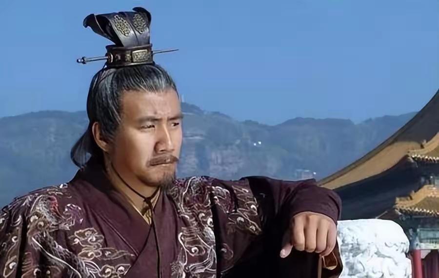 朱元璋诛灭李善长之后，打开他府内密室，瞧见墙壁之上刻着十八个字，三天三夜茶饭难进