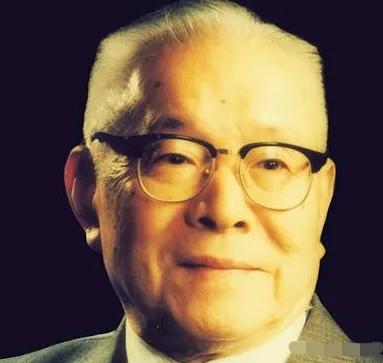 1941年，西方把青霉素列为军事机密，中国老百姓和军人伤口发炎红肿后，往往因为没