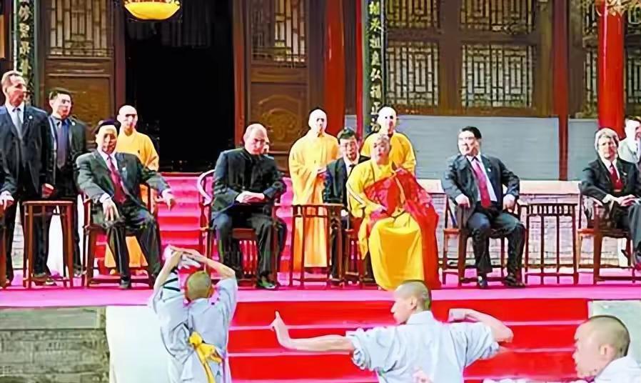 释永信与众名人交往史:为蔡志忠剃度,与马云谈早起,赠普京秘籍。7月27日，少林寺