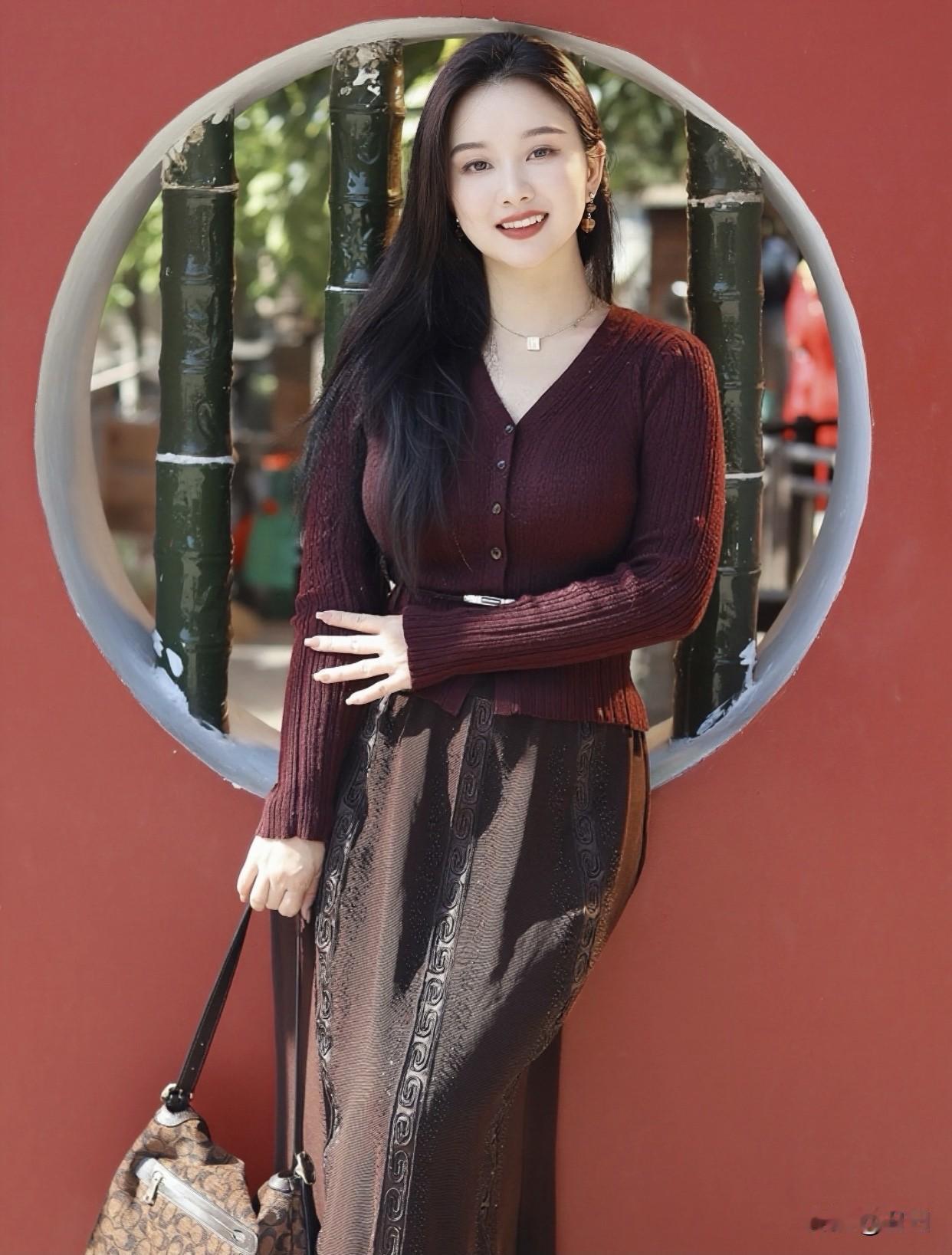 漂亮女人的最大魅力，只是一张脸吗漂亮女人的魅力在于气质，优雅的举止很吸引人。