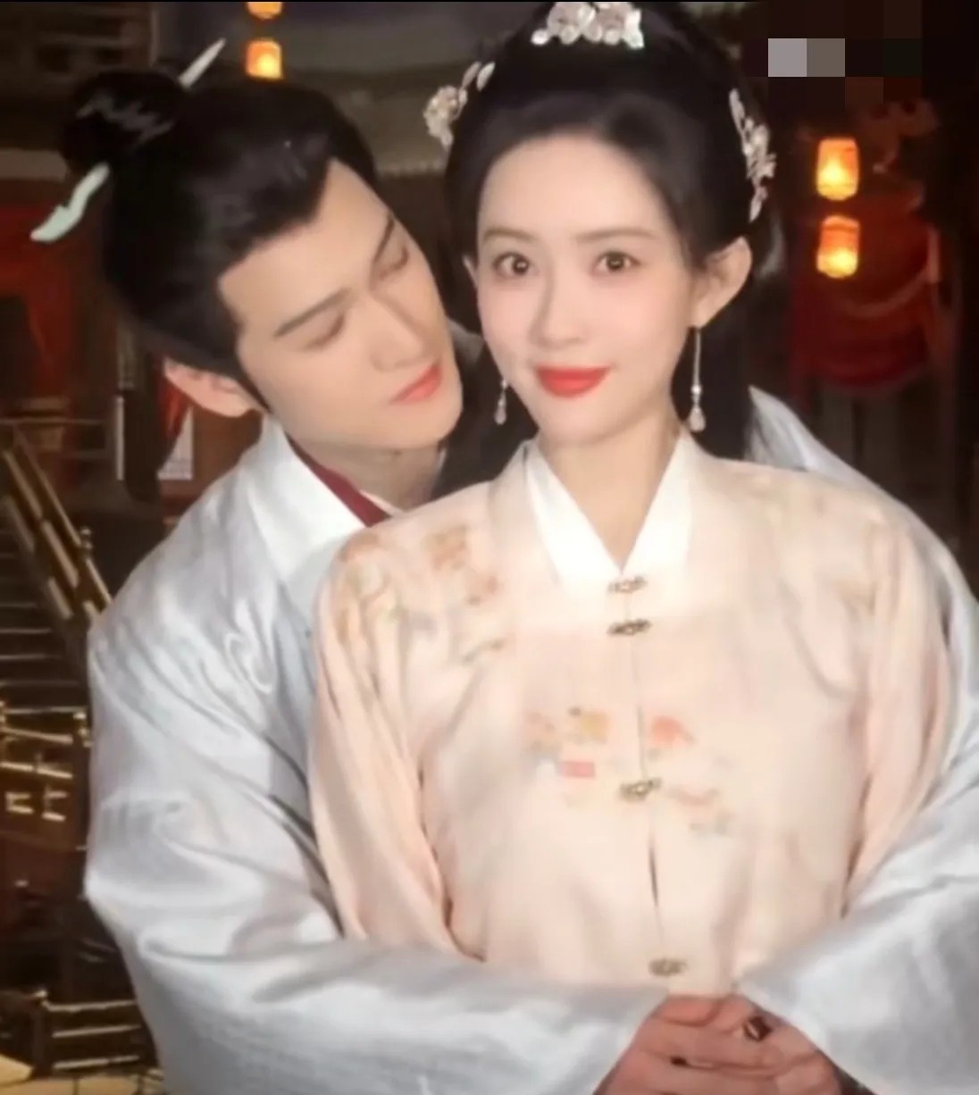 关于李昀锐，我发现他身上有一个玄学，准的可怕就是喜欢和美女拍戏！都会