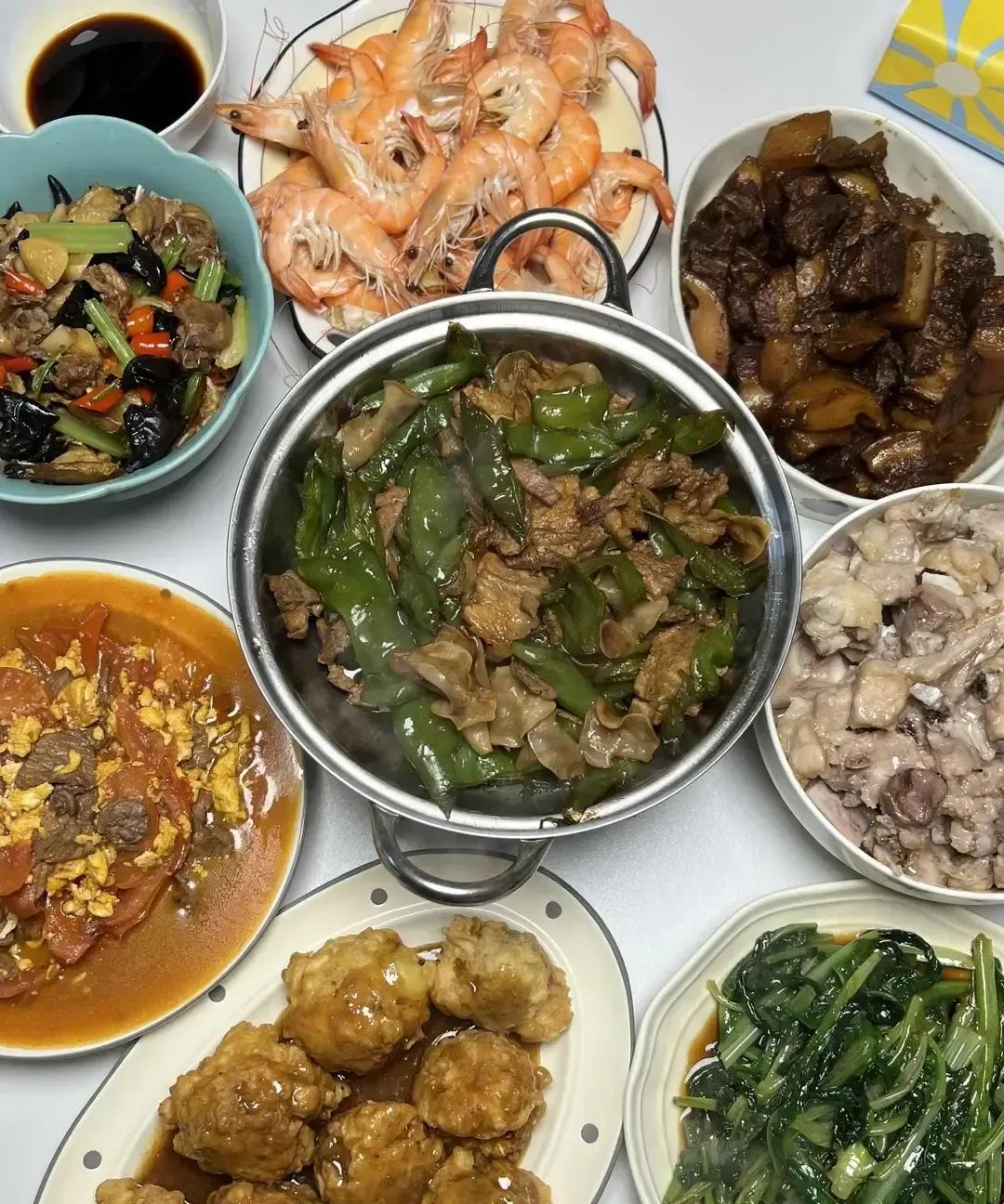 抖音上刷到个姐姐，半年没见娃，推门一看锅是凉的，娃啃冷馒头，她当场泪崩，撸袖子买