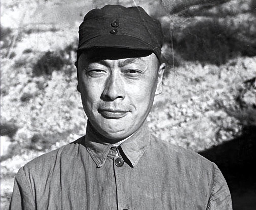 在第三野战军中，陈毅身兼司令与政委，为何当时没有再给他专门配备一位政委？194