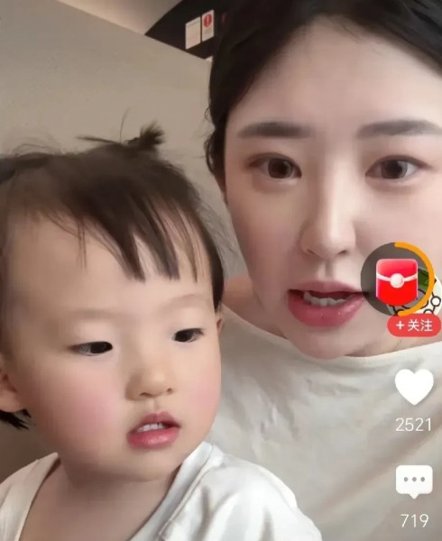 黄一鸣把王闪闪放在直播间里吸流量真是太蠢了，只会把王思聪惹急了，将来孩子大了，同