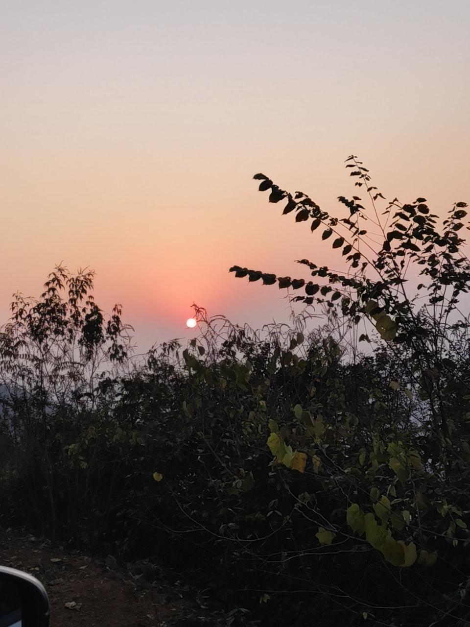 昨天陪女儿散步，女儿一本正经的和我说，妈妈，我发现我数学很好了耶，我说，你是怎么