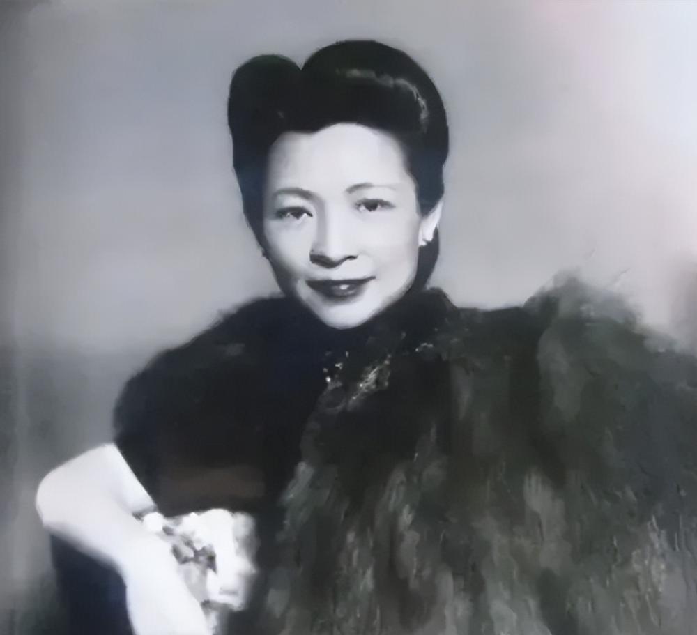 1947年的一天，李国秦发现17岁的女儿小腹凸起，呕吐不止，想问明缘由，却遭到丈