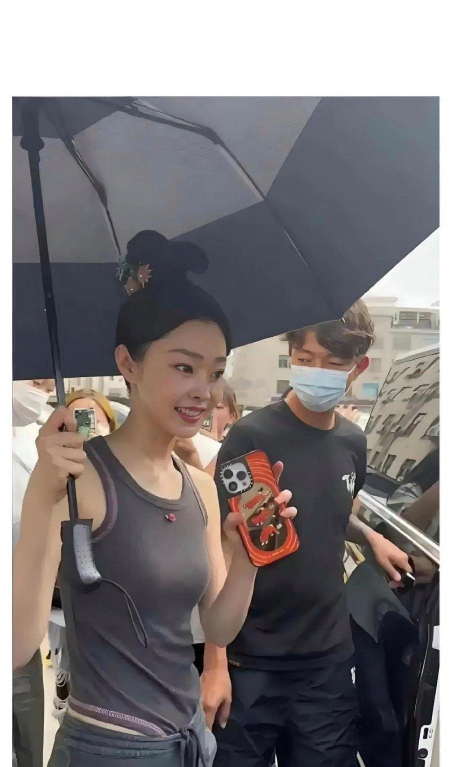 有点好奇宋轶这件衣服要怎么上厕所​