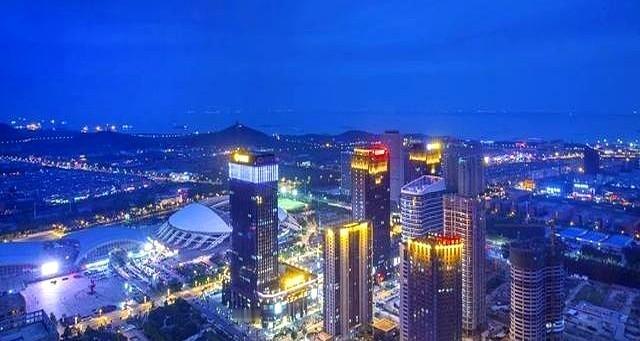 苏北小县如皋，2023年GDP干到1800亿，街面奔驰宝马堵红绿灯，比南京新街口