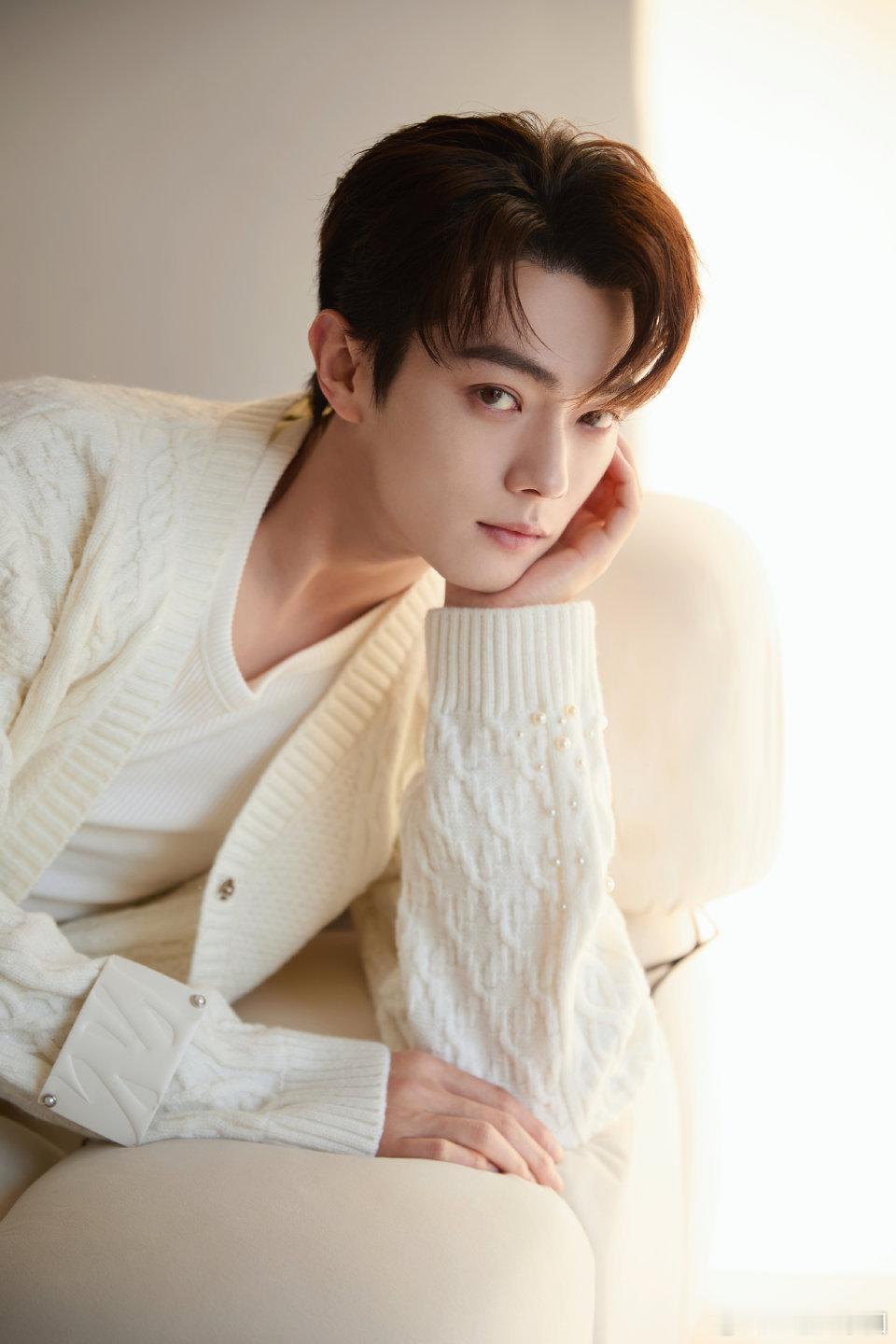 这是奶油蛋糕嘛，好想吧唧一口许凯