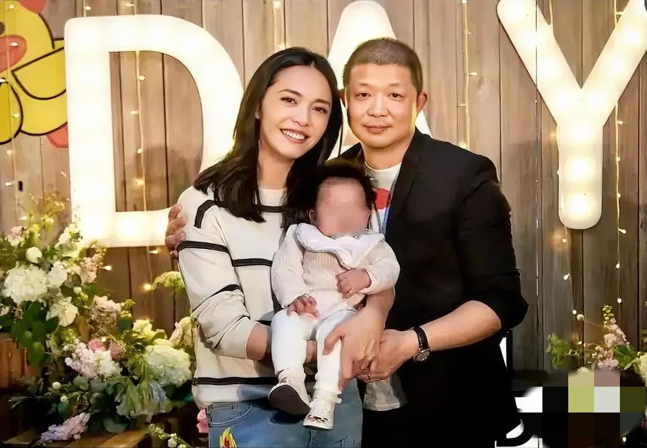 姚晨离婚这件事，有结果了，我下午刷到微博愣了一下，还以为看错，屏幕上又瞟一眼，手