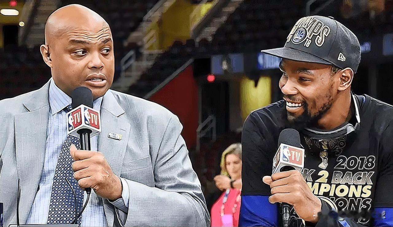 太阳名宿巴克利真敢说啊！一点都不怕得罪杜兰特。今日，巴克利在一档节目中谈到