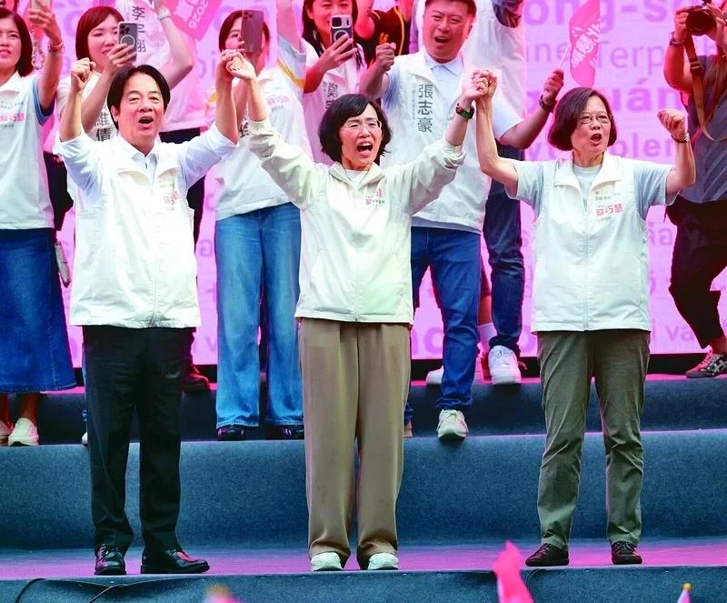 新北市长激战，陈其迈称苏巧慧就是苏贞昌3.0新北蓝绿激战，民进党参选人苏巧慧昨