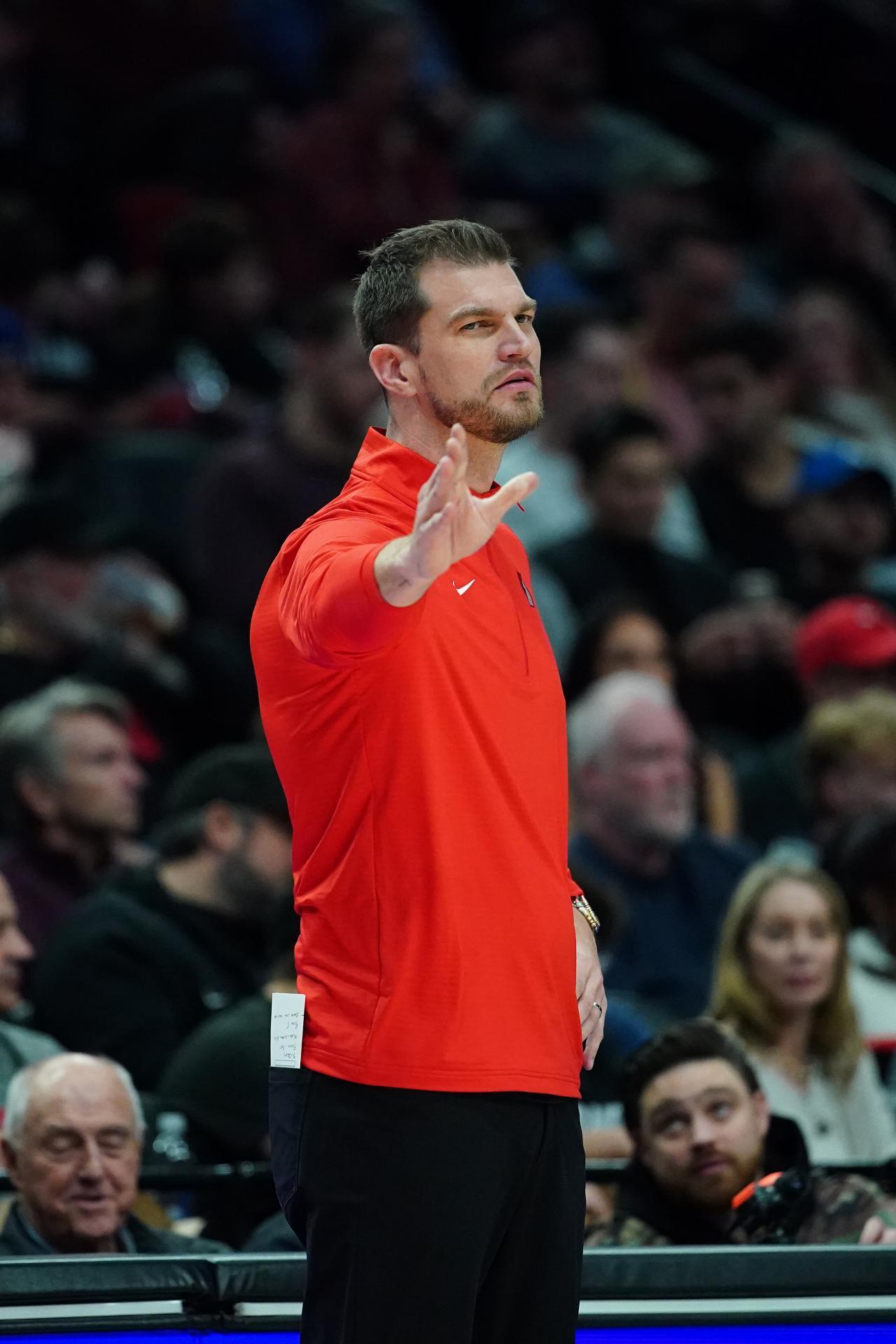 罗威：我和杨瀚森在内的球队中锋都喜欢让斯普利特当主教练！罗威在接受采访时谈到主教