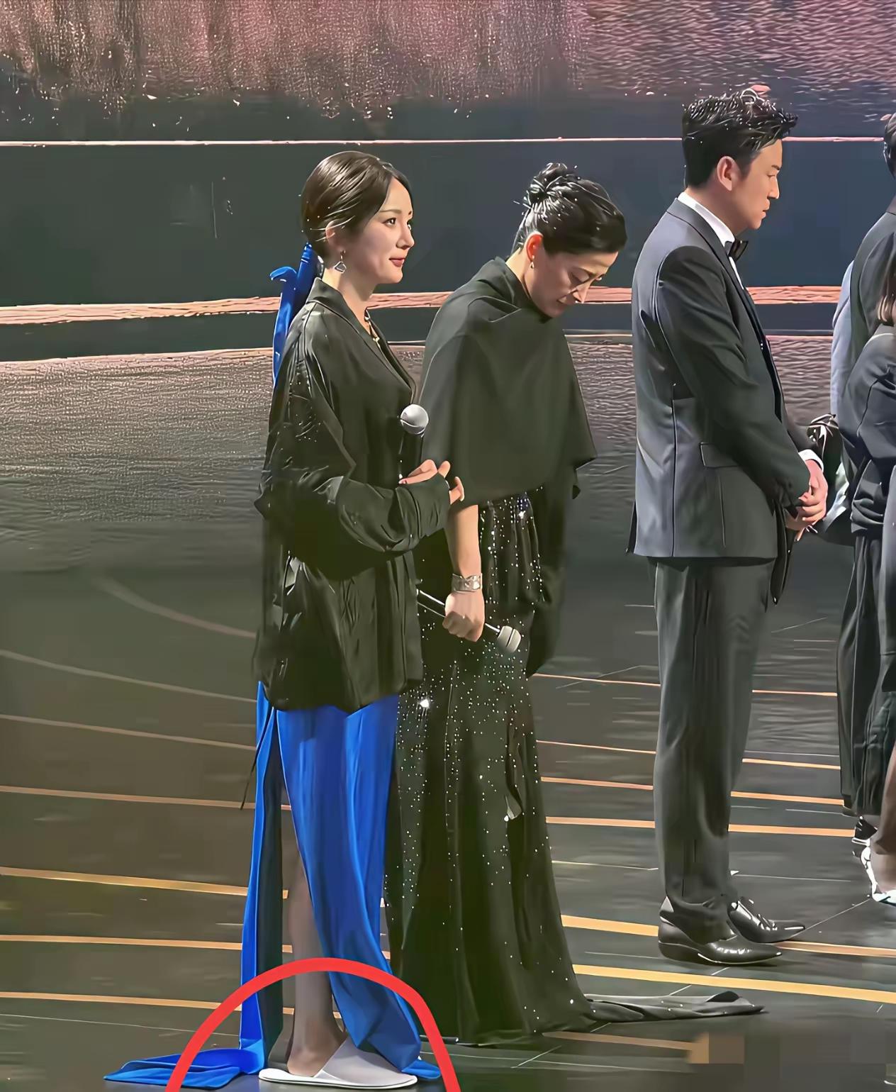 杨幂有这么高吗？都不用穿高跟鞋了