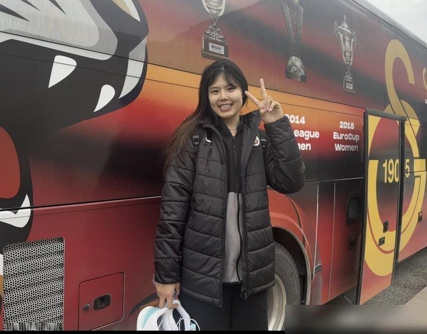 WCBA直接大结局了？李月汝加坎贝奇，这内线组合放全世界都算顶配，山西女篮这是要明抢总冠军啊。上赛季