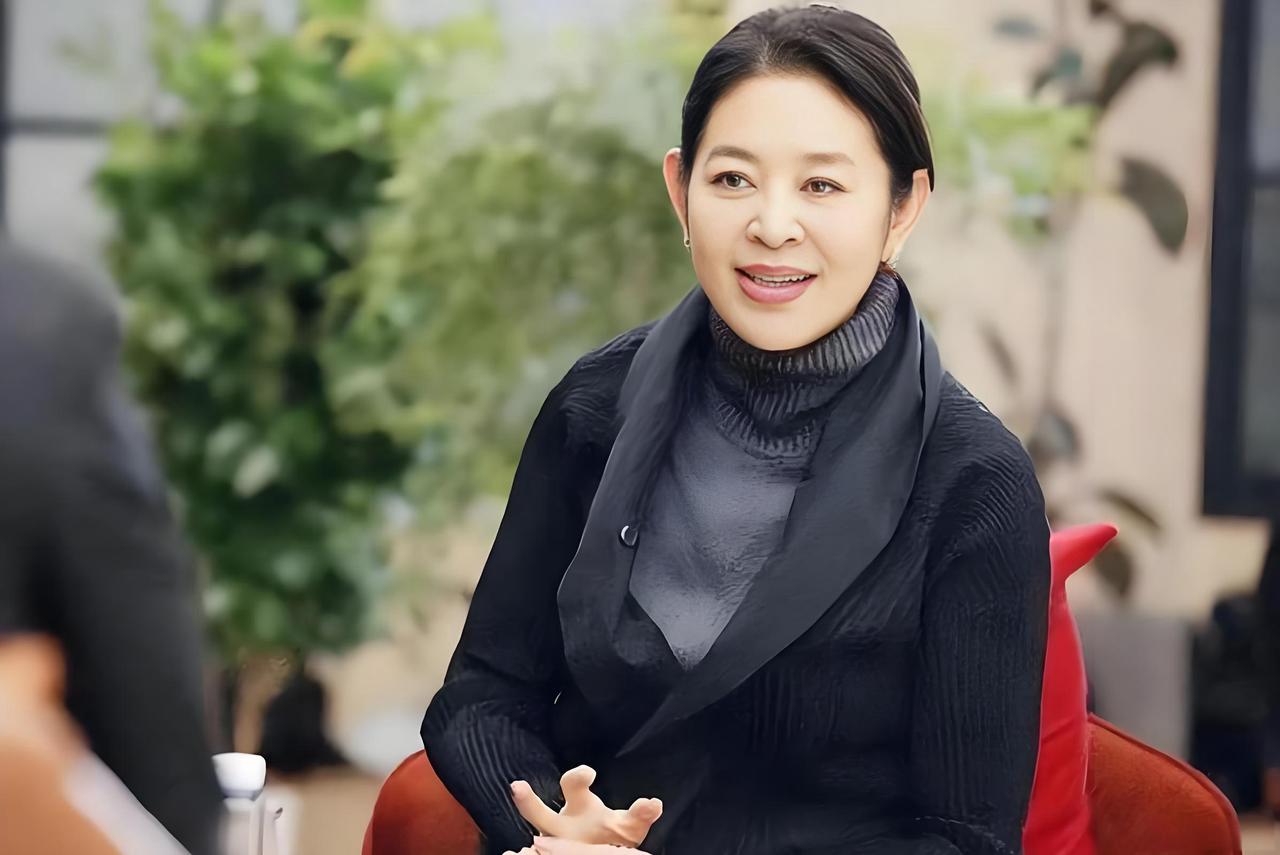 在镜头前，主持人倪萍平静地说出一句话：“如果还有下辈子，我既不要父母，也不要孩子