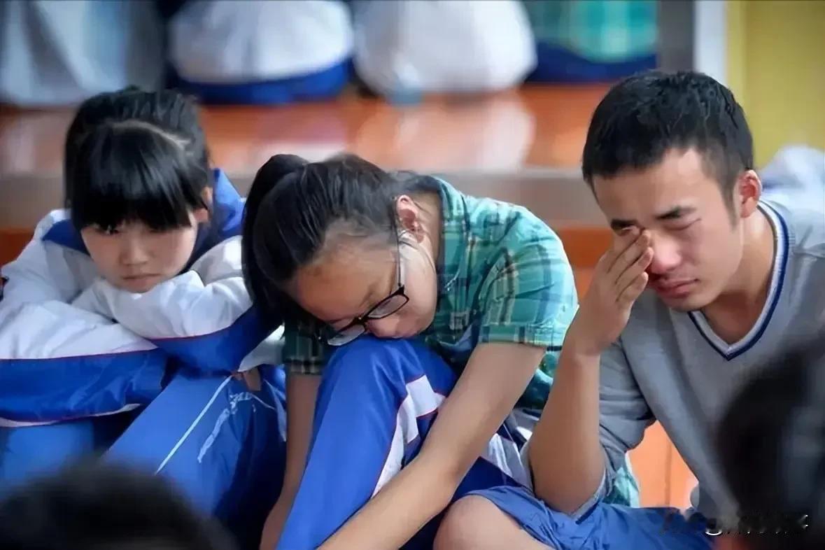 我的孩子很幸运分到了一个优秀的班级，几位主课老师每天都在群里时时刻刻发布任务和晒