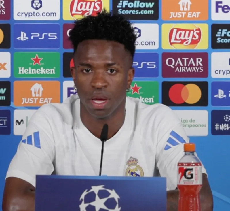 就维尼修斯这智商，还不得让姆巴佩哄得一愣一愣的啊。维尼修斯在发布会公开表示自己没