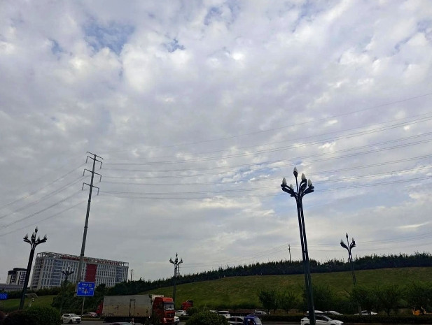 堂妹嫁了个家里有两家加油站、三个旺市门面收租的老公，但男方没上进心也不工作，钱全