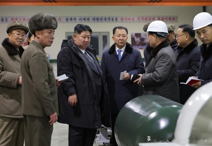 8700吨排水量，无限续航的核动力心脏，金正恩直接把一座移动的水下核发射台推到了