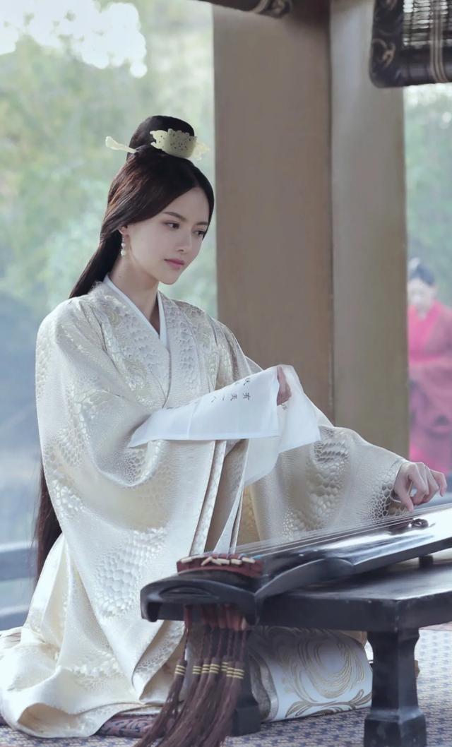 公元235年，太监来到郭照的住处，阴冷地笑着：“郭太后，请吧！”郭照知道自己的时