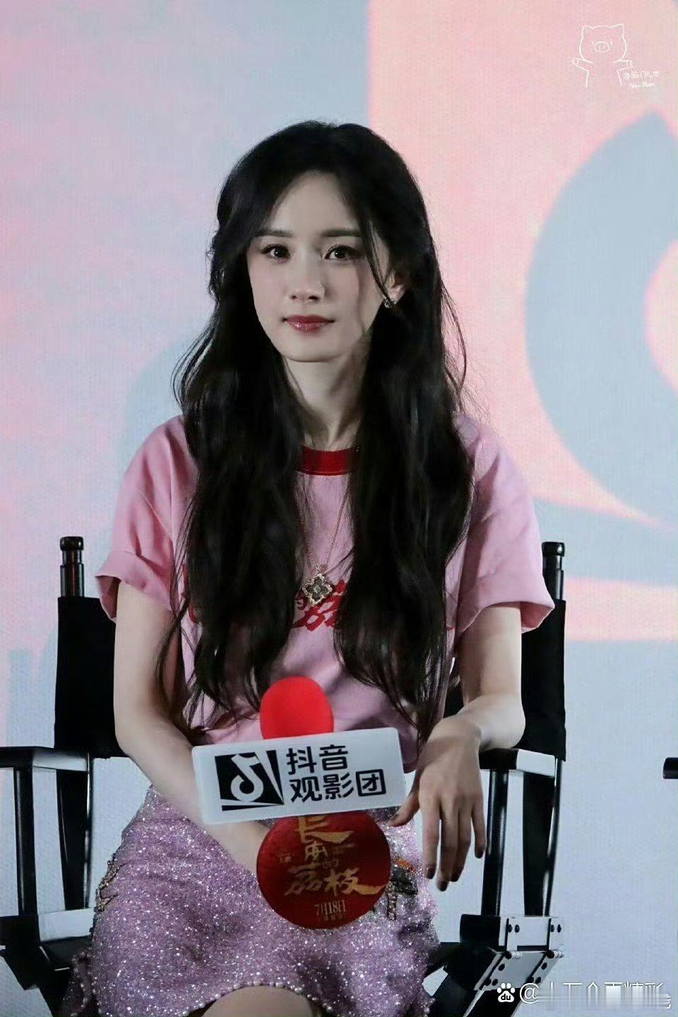 女生可以试着复刻一下幂幂姐这个发型，好显发量啊！​​​