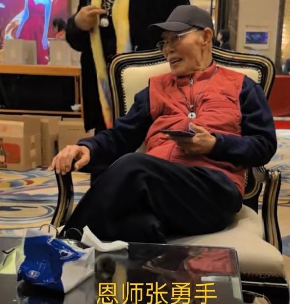 刘晓庆在北京举办“从影50周年庆友汇”，繁花团成员竟然无人到场支持！老友朱时茂上