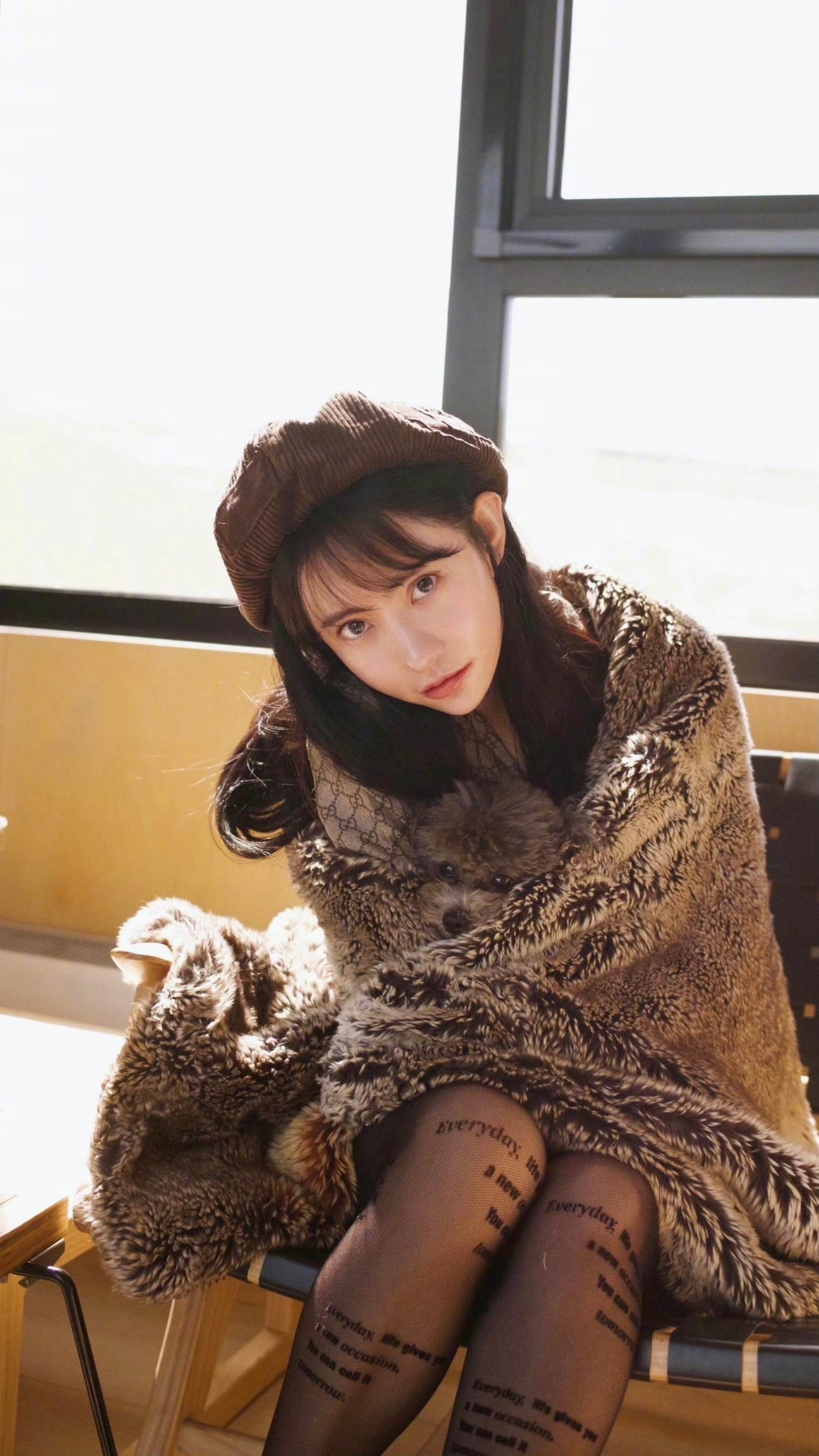 刘萌萌诺澜，一组丝袜美腿穿搭，好瘦的内娱姐姐。刘萌萌