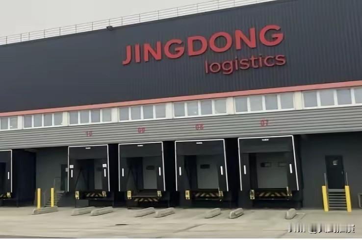 这帮法国毛贼估计现在还在懵圈呢，费劲巴拉把京东巴黎仓给搬空了，结果也就是搬了个寂