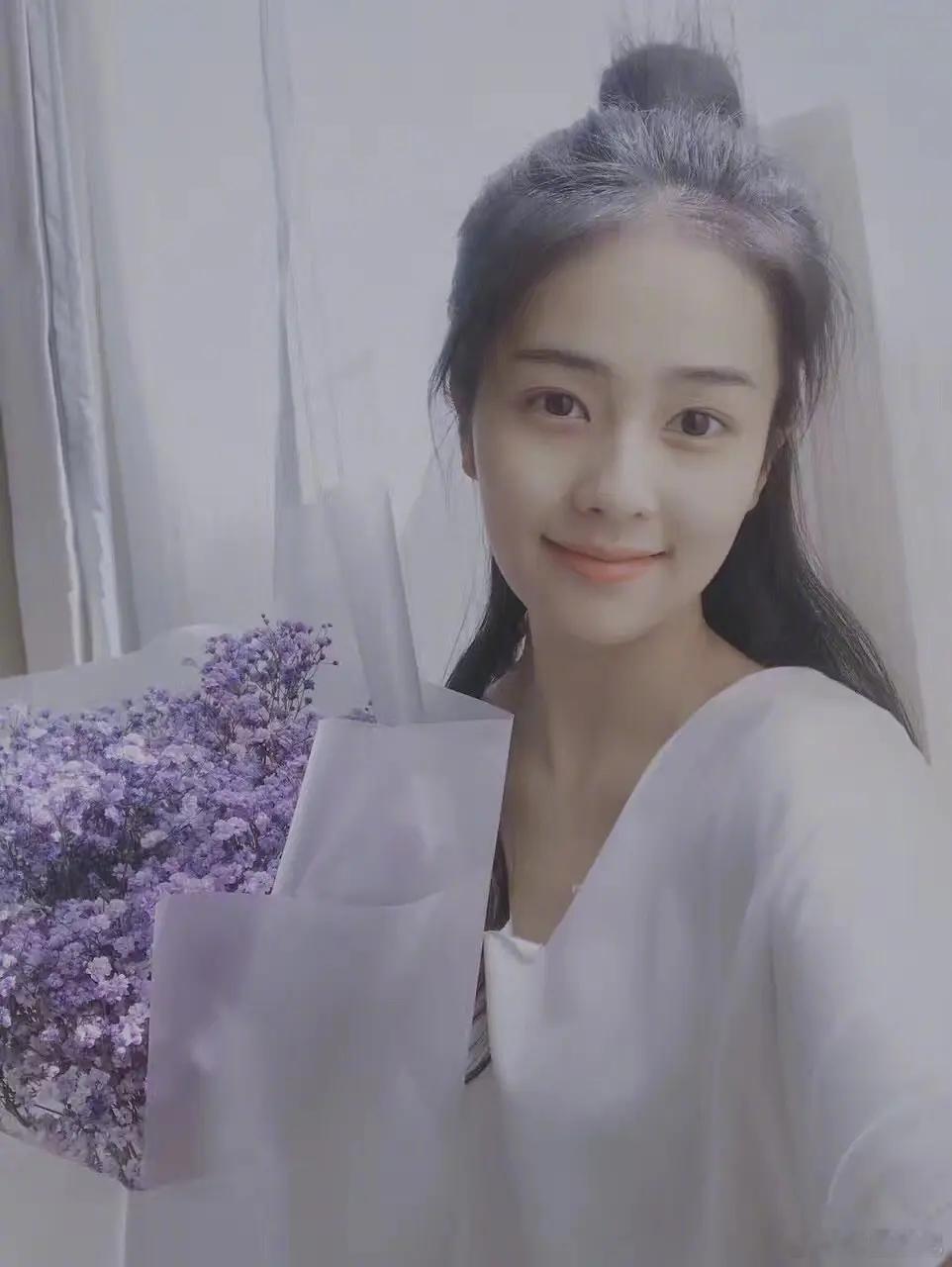 于正把白鹿的旧照发出来了