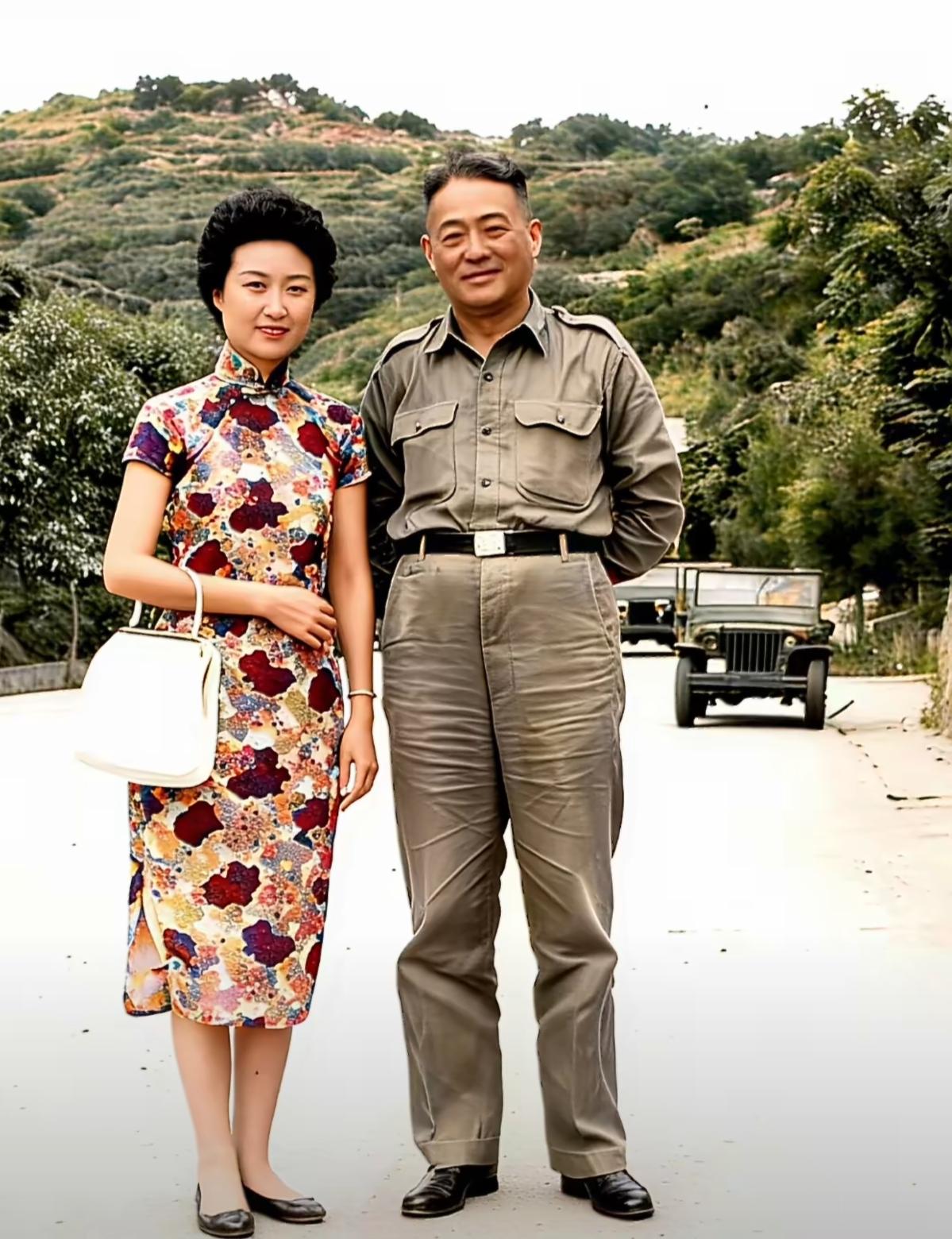 这张照片拍摄于1964年的台湾省马祖列岛的连江县，著名京剧名伶张正芬随剧团到马祖