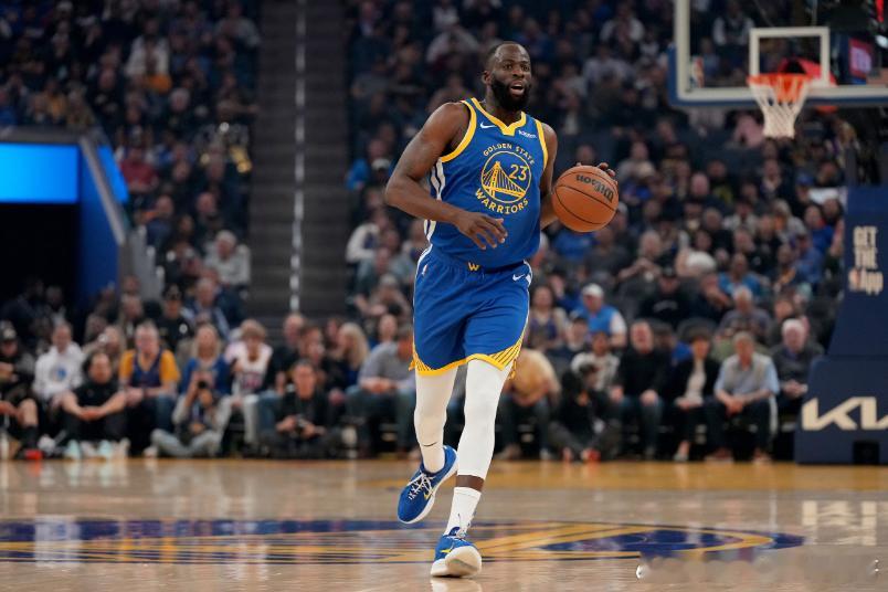 今日勇士主帅科尔在球队训练结束后接受了媒体采访。谈到用追梦去防守伦纳德的利弊，科