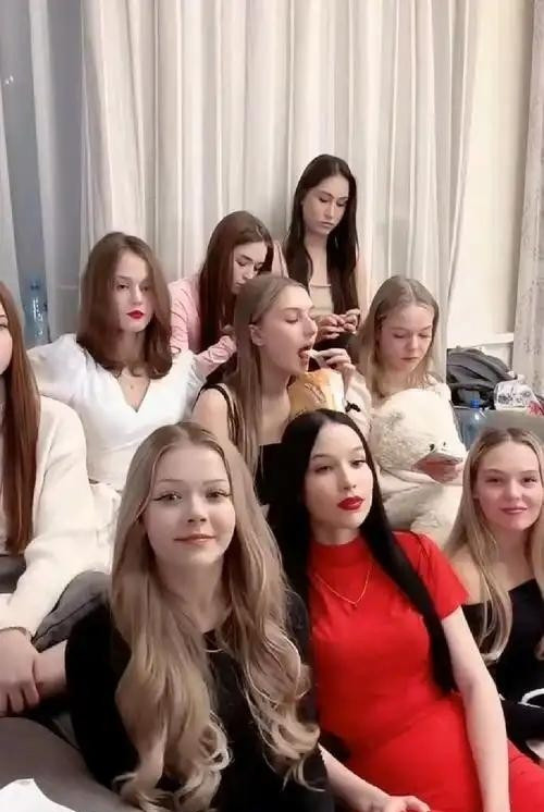 拿命换钱俄罗斯女人支持丈夫上战场你可能怎么也想不到，那