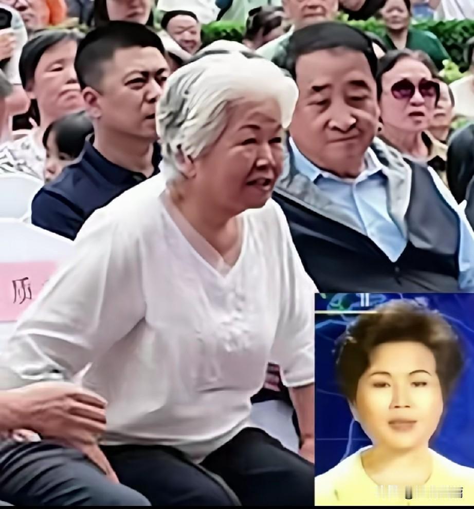 七十九岁邢质斌罕见露面，白发苍苍。她1947年出生于河北固安，央视资深新闻播