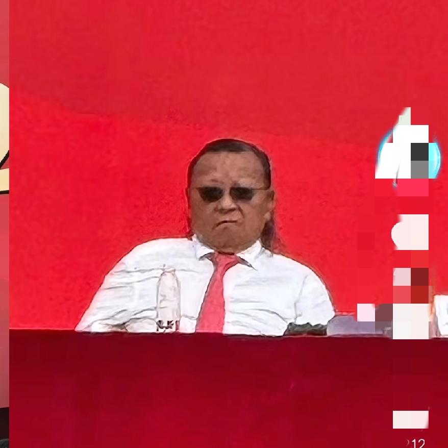 一声大哥你先叫墨镜一戴谁敢闹西南财经大学天府学校的校长，竟然以这种方式火出了